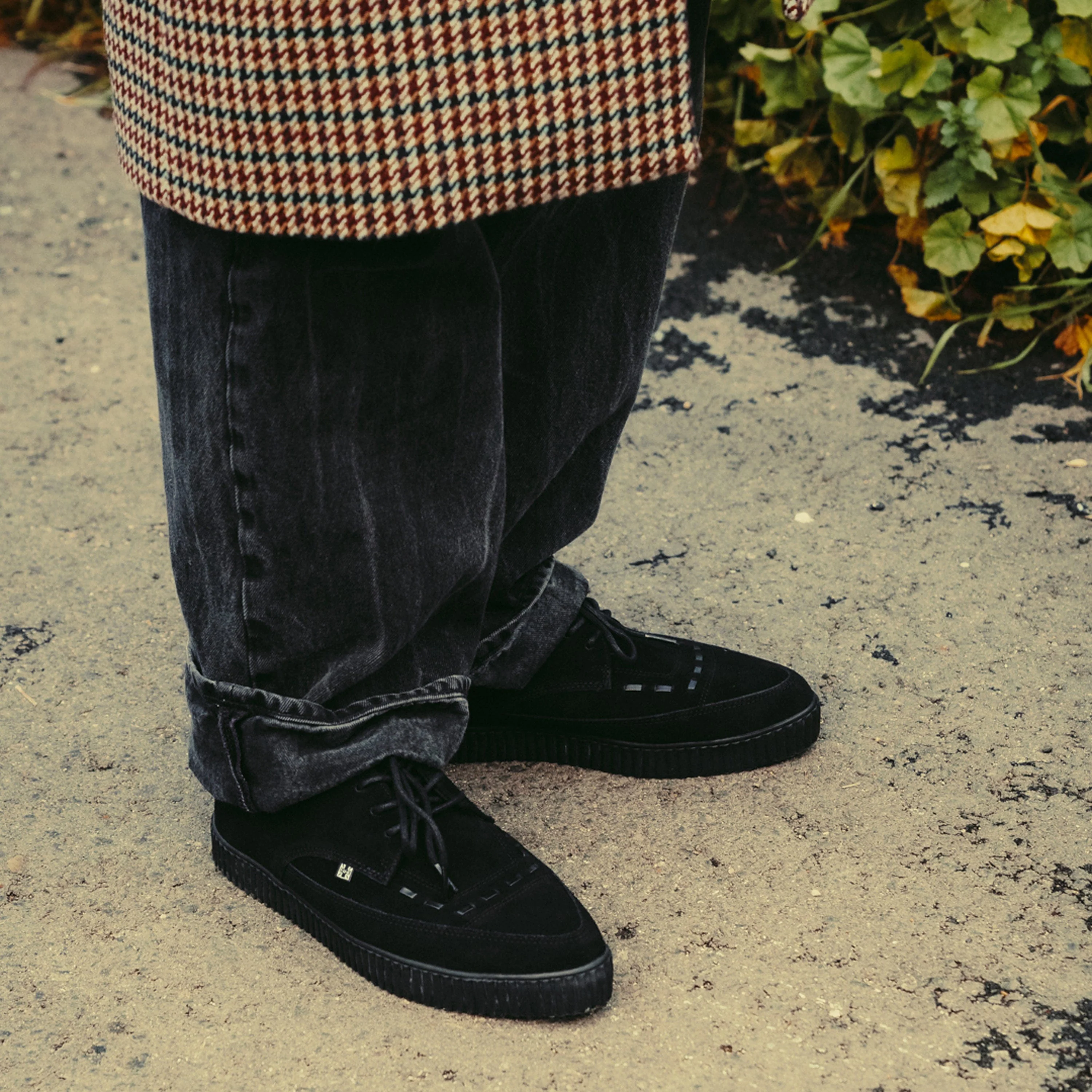Pointed Creeper Sneaker Black Suede - Image 2